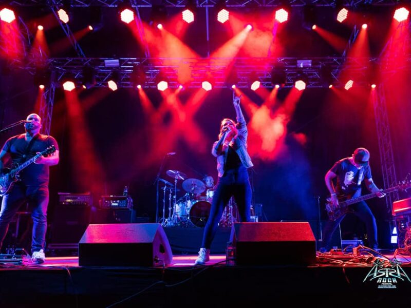 video foto - peste 2.000 de spectatori la concertul guano apes din muzeul în aer liber - astra rock festival continuă și duminică