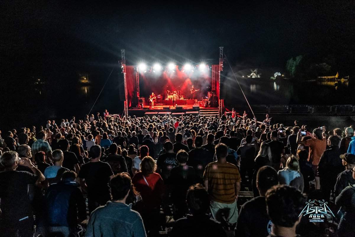 video foto - peste 2.000 de spectatori la concertul guano apes din muzeul în aer liber - astra rock festival continuă și duminică