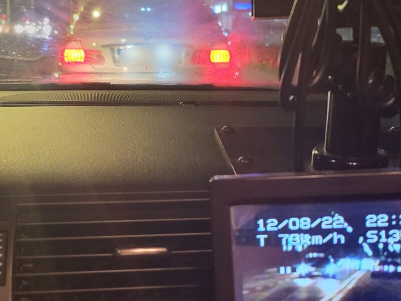 foto șoferi amendați la sibiu pentru zgomotul produs de tobele de eșapament al mașinilor - poliția si-a luat sonometru și face verificări în trafic