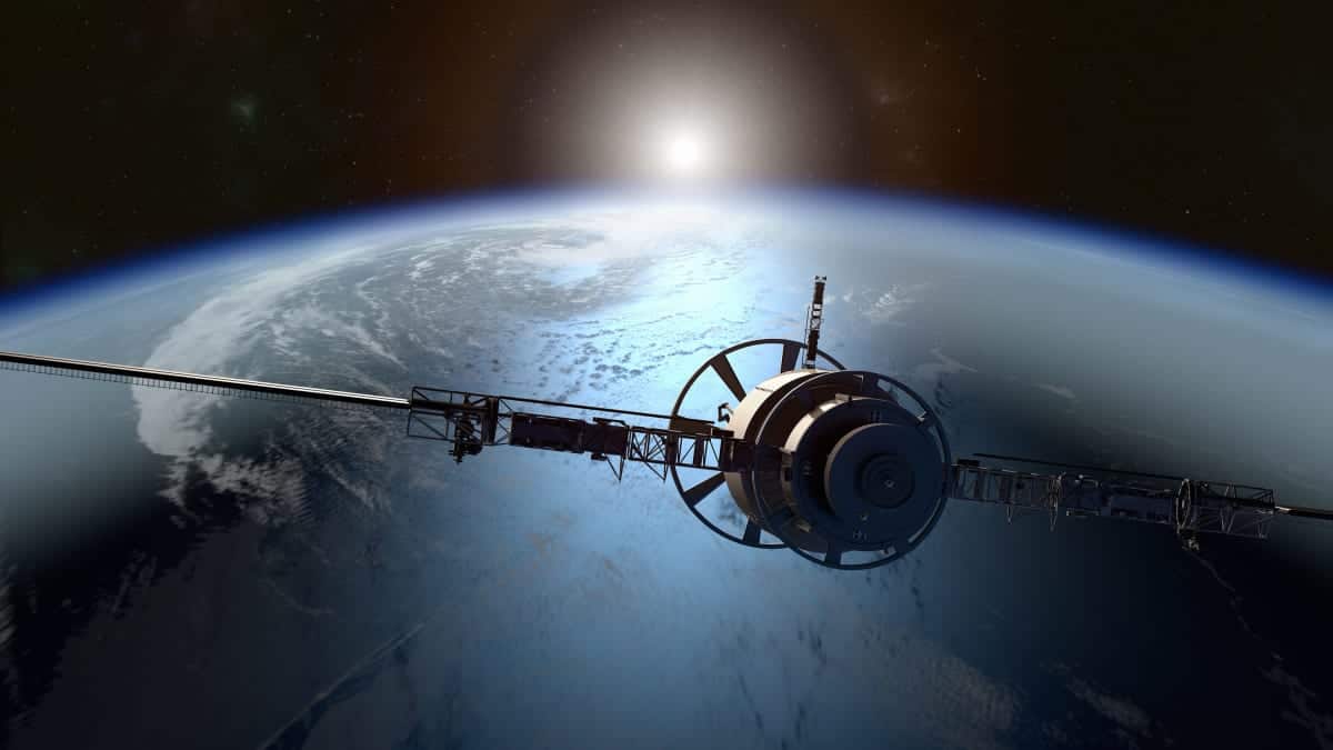 premieră în românia - şase elevi au creat satelitul românesc rom-2