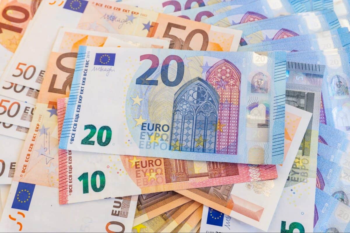 euro atinge un nou maxim istoric în raport cu dolarul