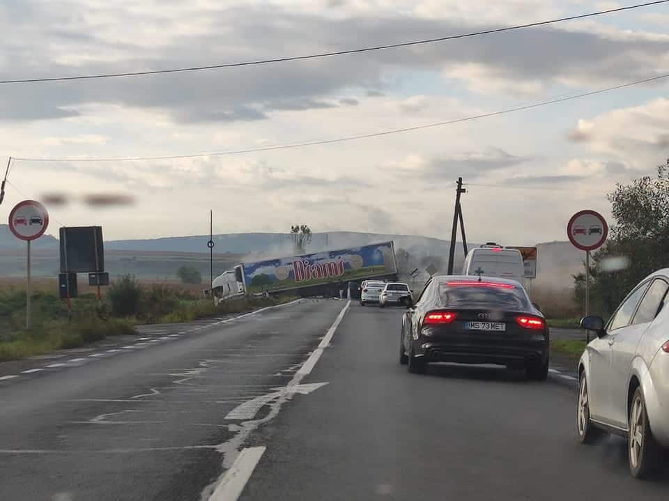foto accident mortal între sighișoara și târgu mureș - două persoane au murit - a fost solicitată intervenția unui elicopter smurd