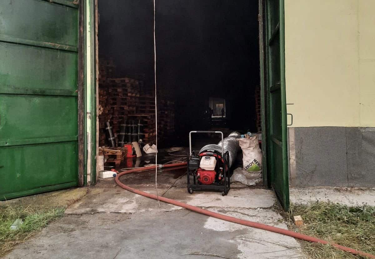 incendiu într-o hală din sibiu - au luat foc o sută de paleți