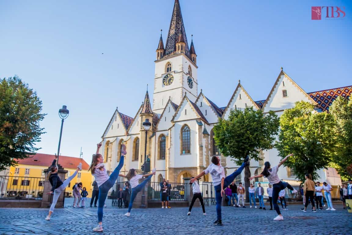 update - anulat din cauza condițiilor meteo dansatorii teatrului de balet sibiu dansează și dau lecții la săptămâna europeană a mobilității