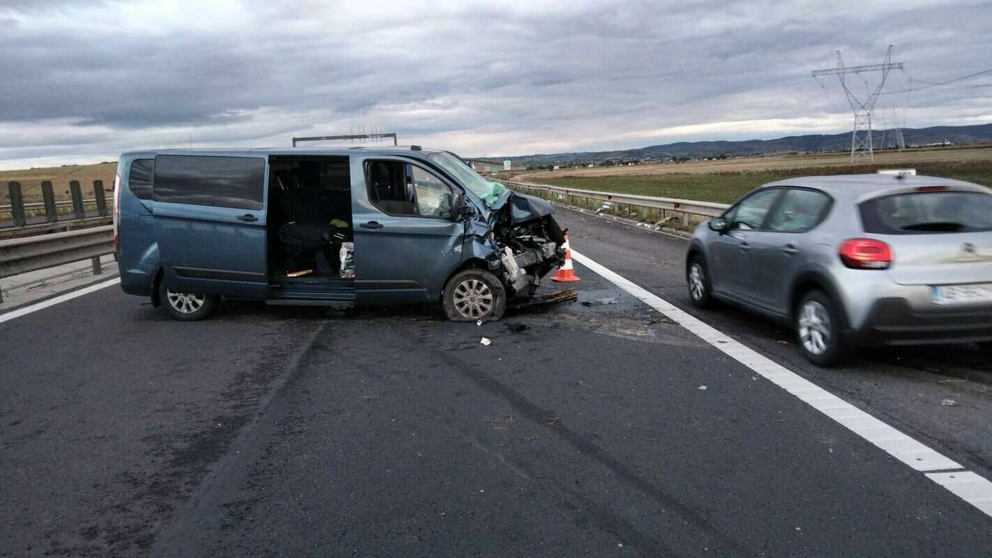 accident pe autostradă în zona aeroportului din sibiu - un șofer a adormit la volan