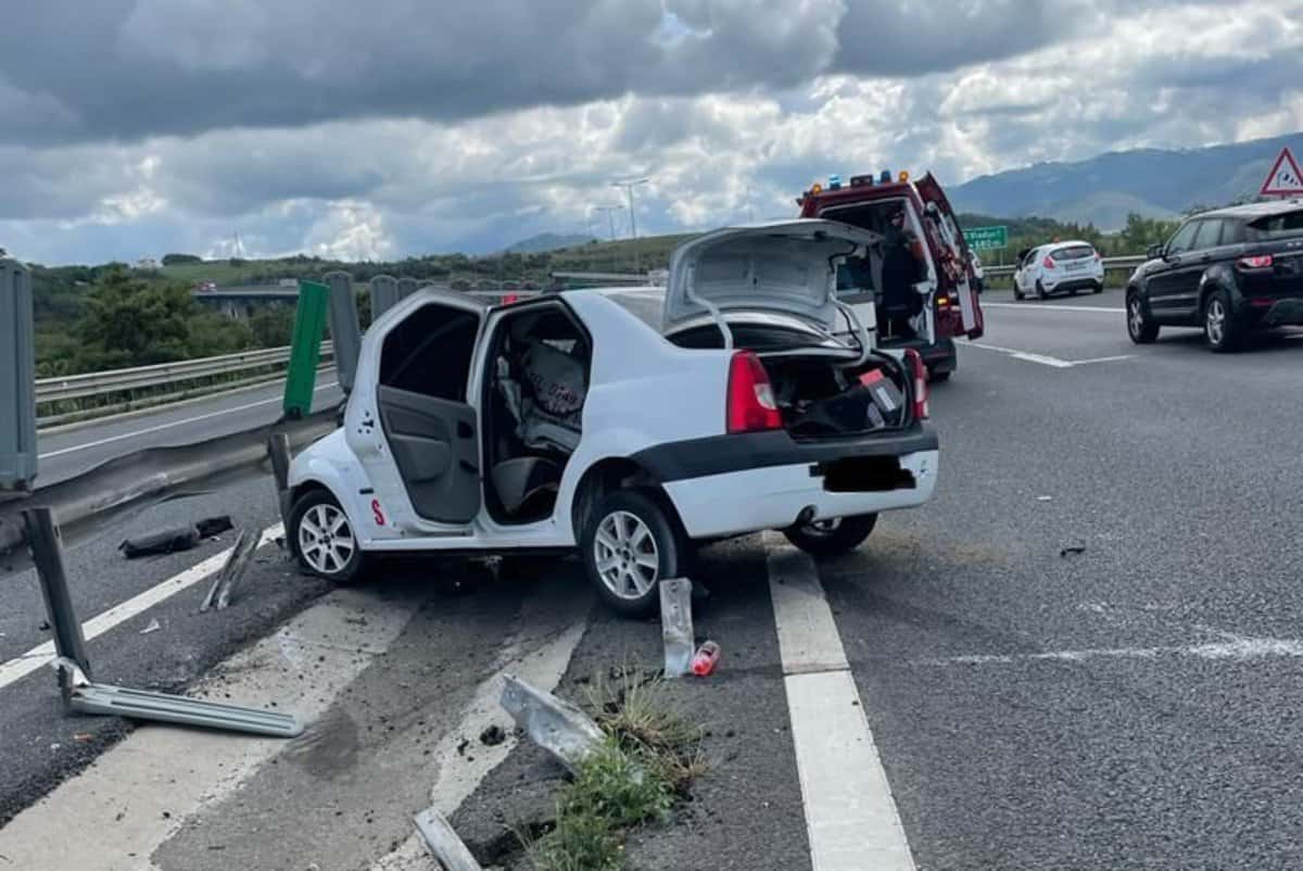 update: accident pe autostrada a1 la săcel - un șofer a murit - a intrat cu mașina în parapet