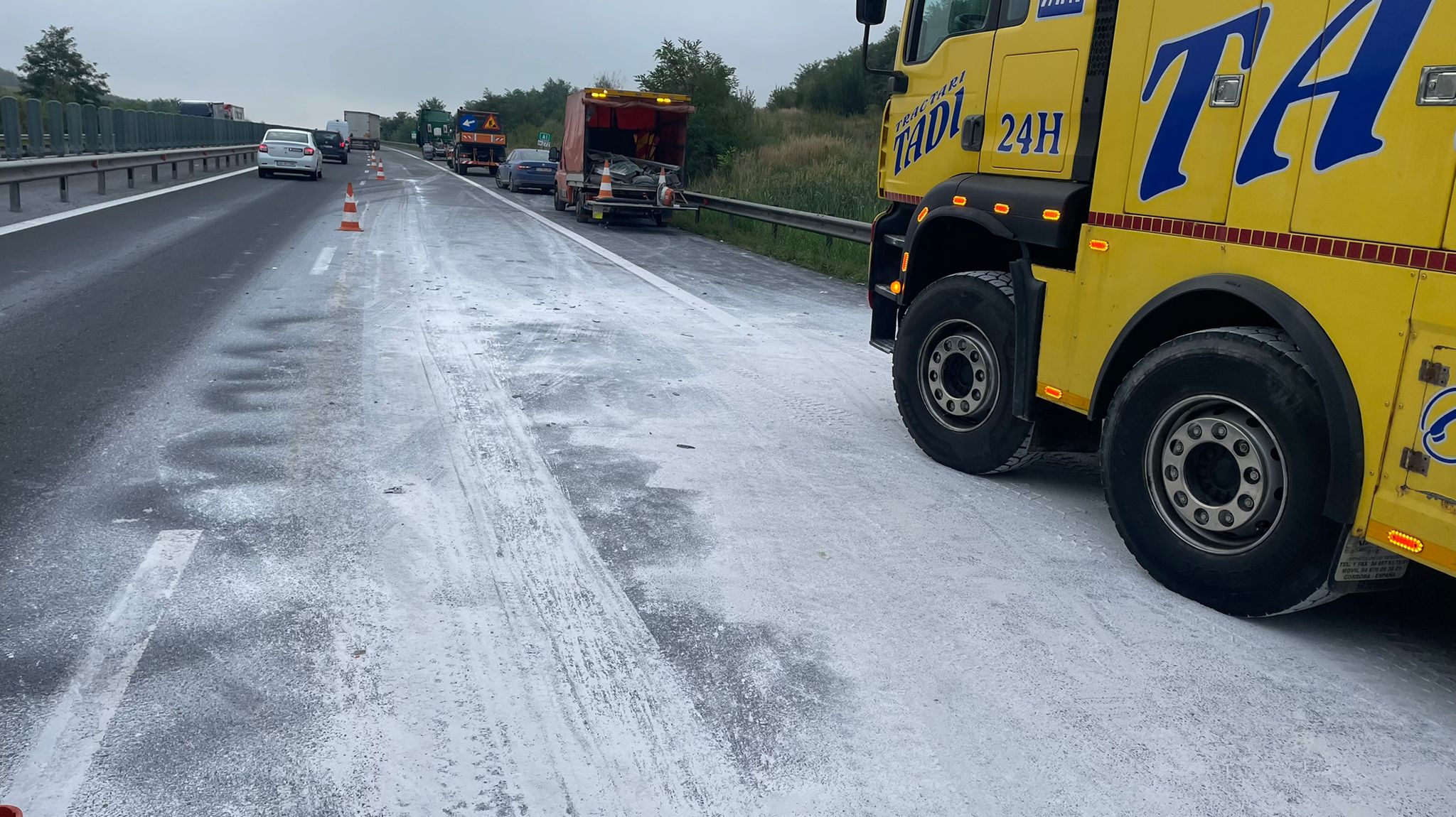 foto: tamponare între două tir-uri pe autostradă la săliște - se circulă îngreunat