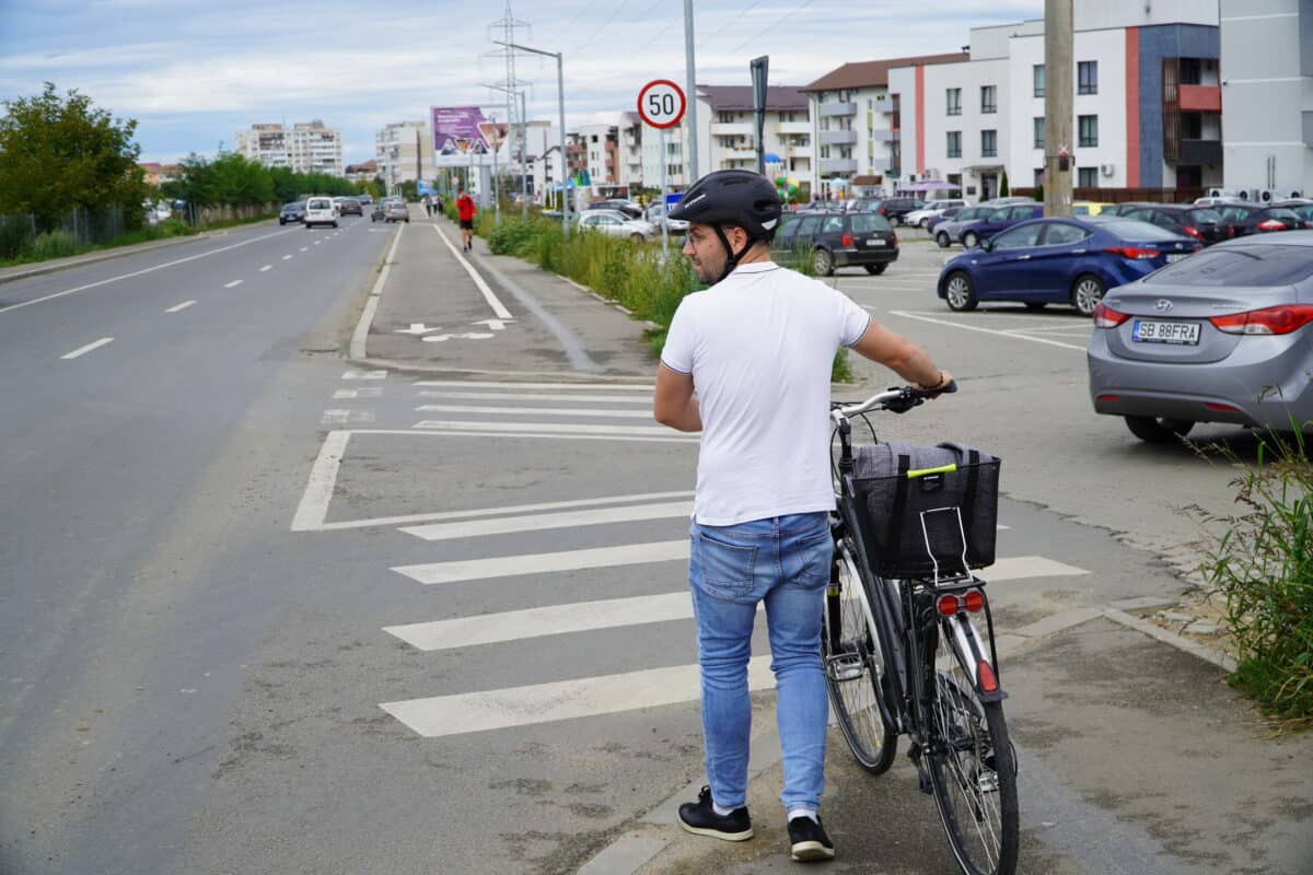 locuitorii din cartierul arhitecților cer reguli de circulație pentru bicicliști ca pe calea dumbrăvii - să nu mai coboare la fiecare intersecție
