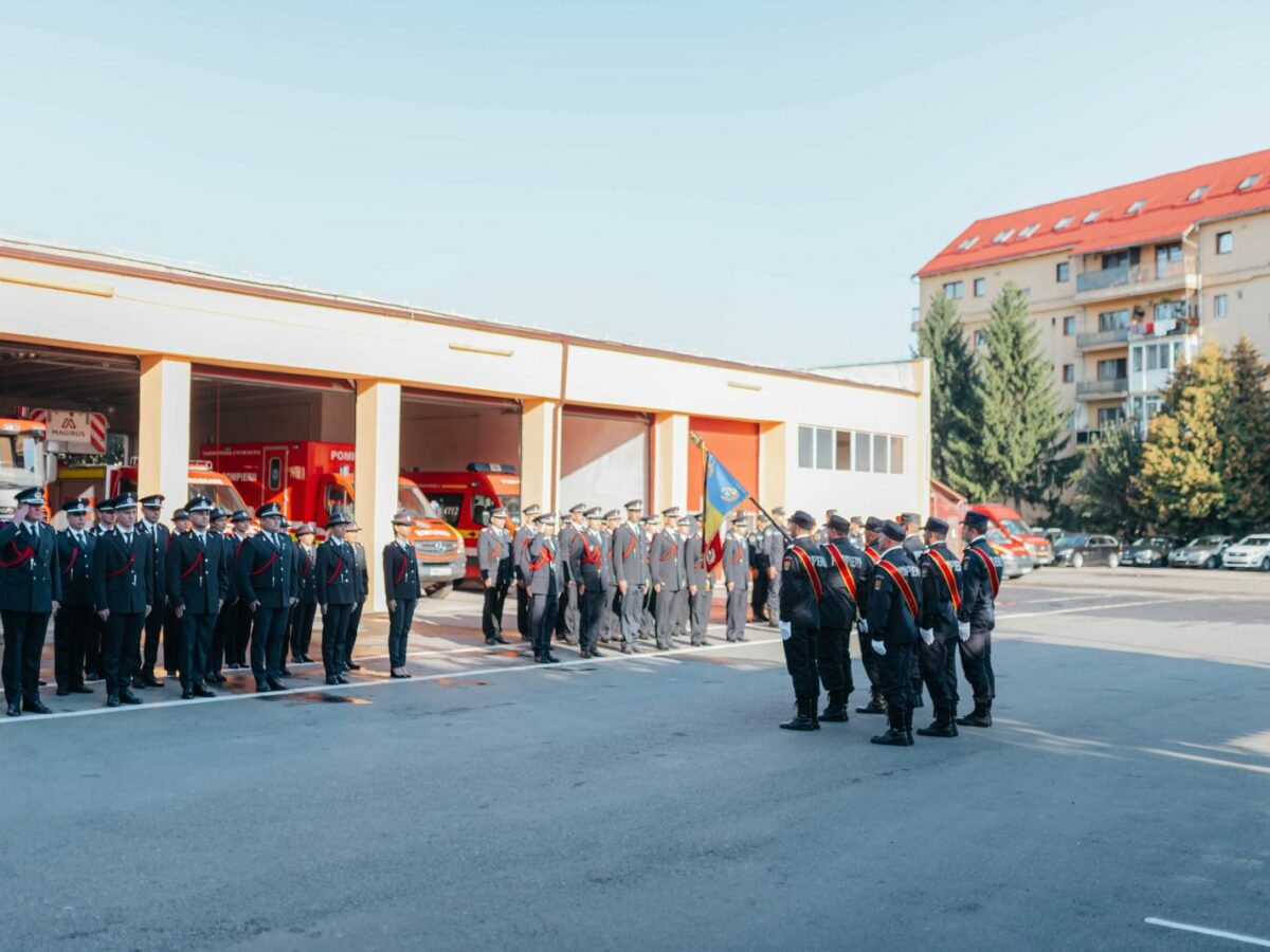 Ziua pompierilor din România, marcată printr-o ceremonie militară la Sibiu - Au fost desemnați salvatorul și pompierul anului