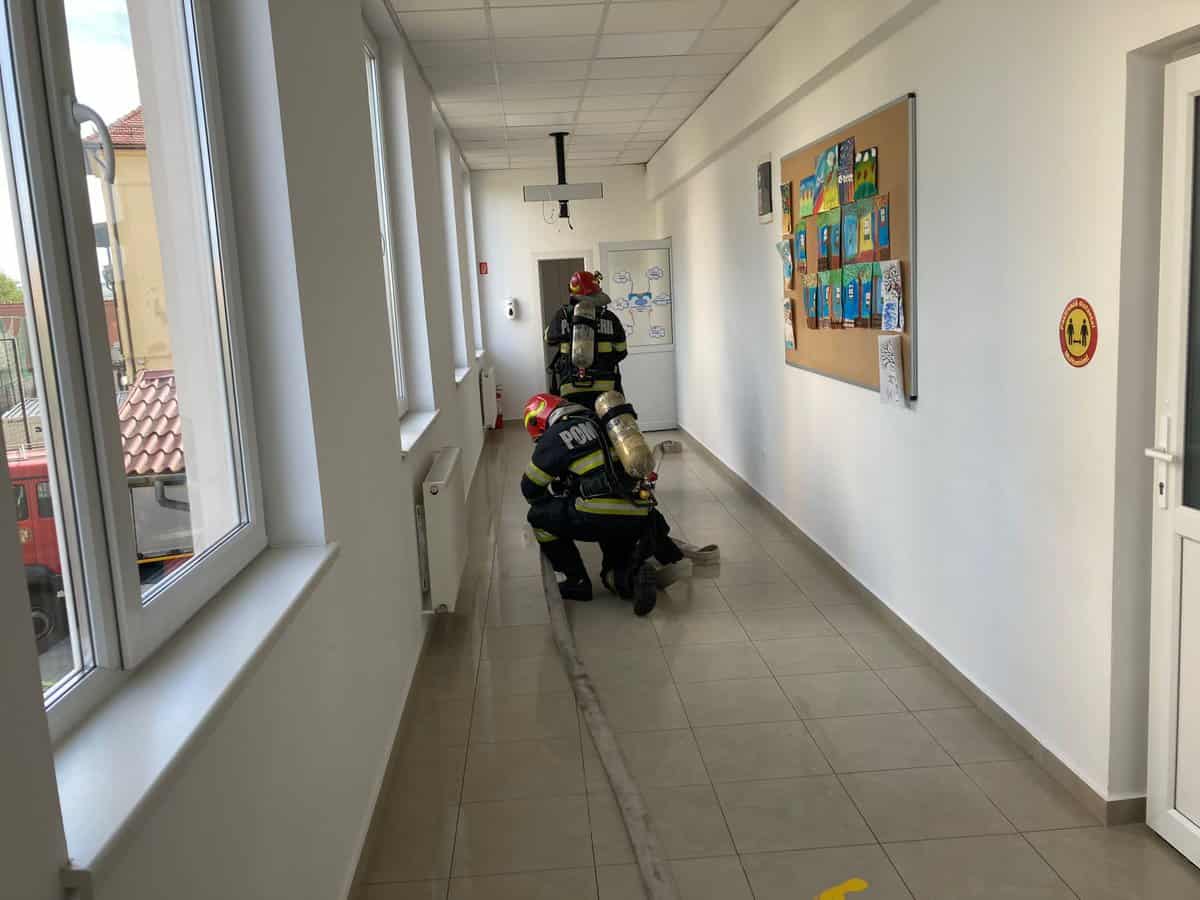 update pompierii desfășoară un exercițiu la școala din șelimbăr - „este necesar și benefic pentru comunitate”