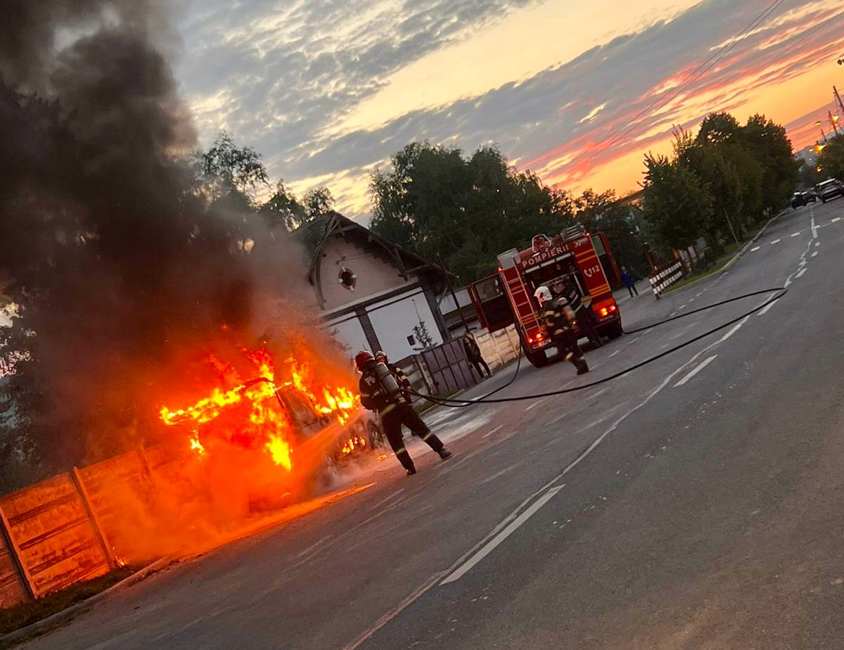 Incendiu auto pe o stradă din Sibiu - Focul, pus intenționat