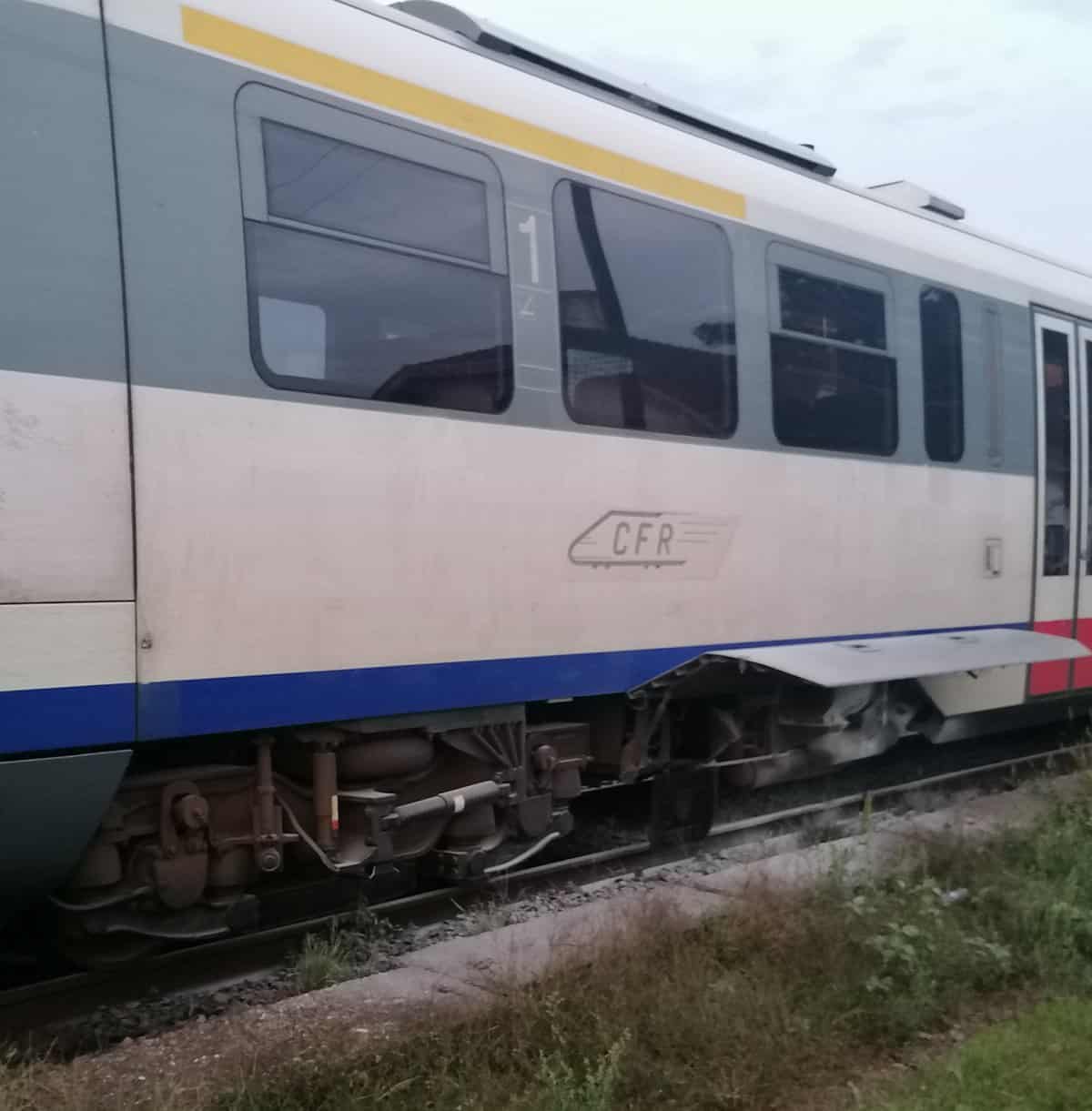 un tren a luat foc pe ruta sibiu - făgăraș. aproximativ 150 de călători evacuați