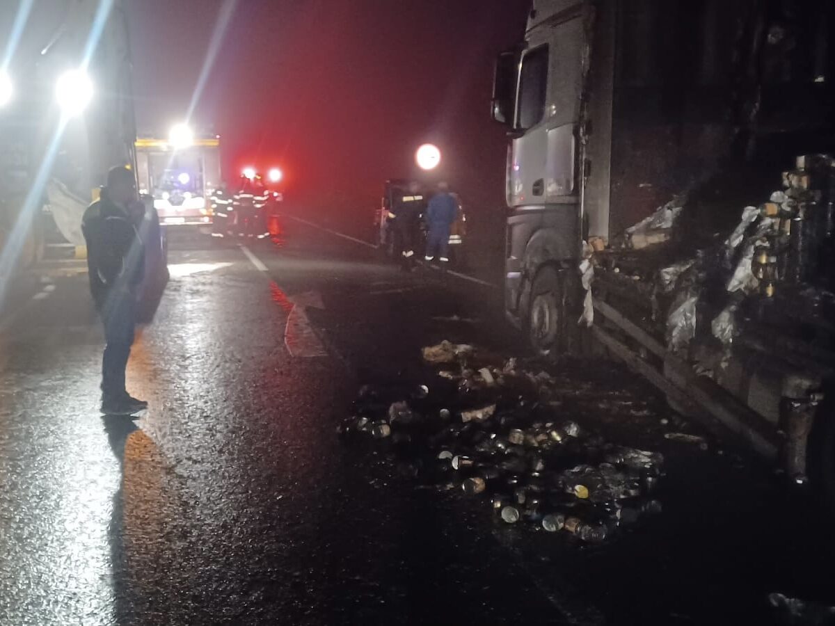 un tir a luat foc în mers la intrare în avrig