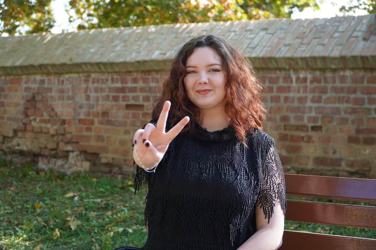 video povestea sibiencei de la vocea româniei - ioana vecerdea, victimă a bullying-ului- „copiii se luau de mine din cauza felului în care arătam”