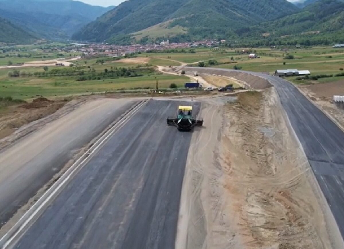 VIDEO Imagini spectaculoase cu lotul doi al Autostrăzii Sibiu – Pitești - Începe de la Boița și se finalizează la Cornetu, în Vâlcea