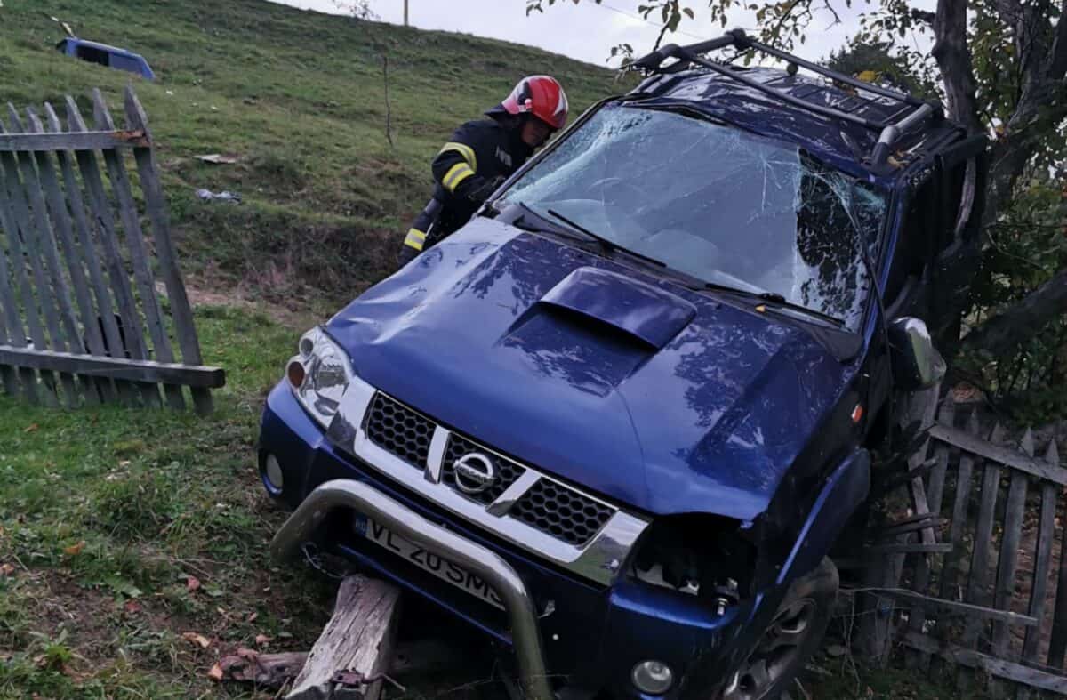 foto: accident grav la călimănești pe drumul către o mănăstire - doi călugări implicați în eveniment