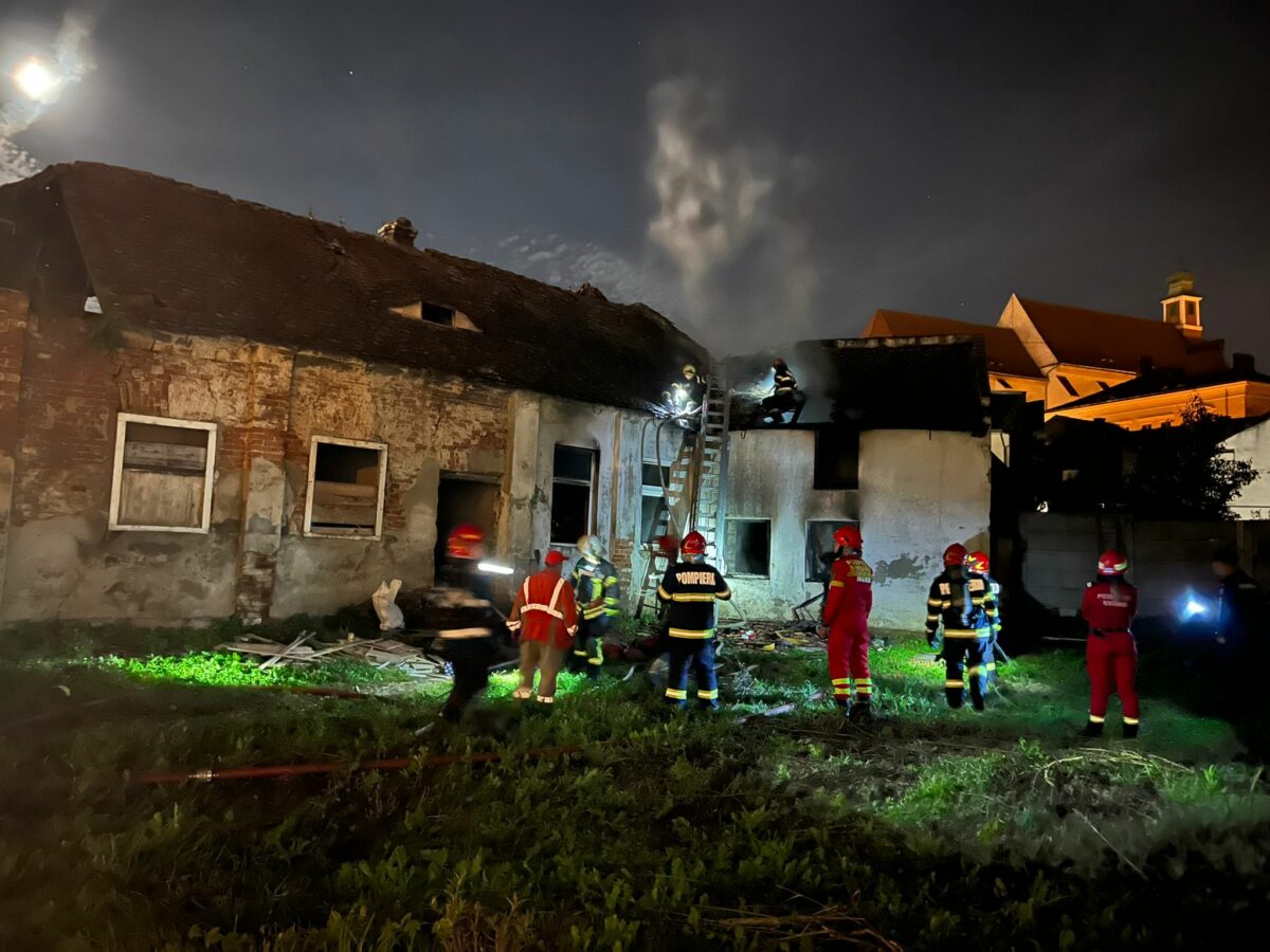 foto: locuință în flăcări pe strada constituției - bărbat găsit decedat