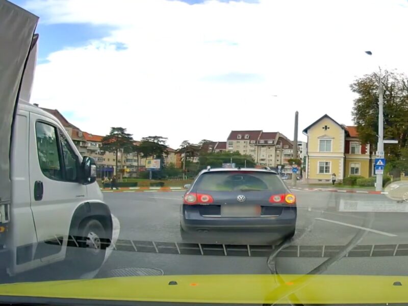 video: marcajele din giratoriul de pe constituției le dau bătăi de cap șoferilor - „mulți le consideră mâzgăleli pe asfalt”