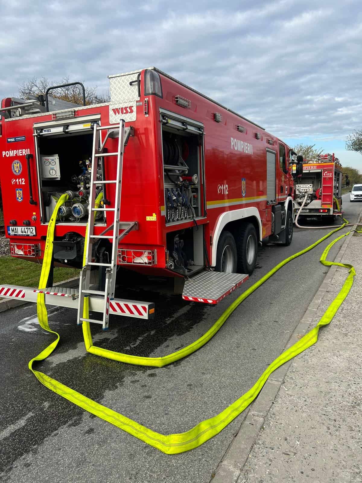 foto: locuințe din sibiu și presaca cuprinse de flăcări - pompierii trag un semnal de alarmă