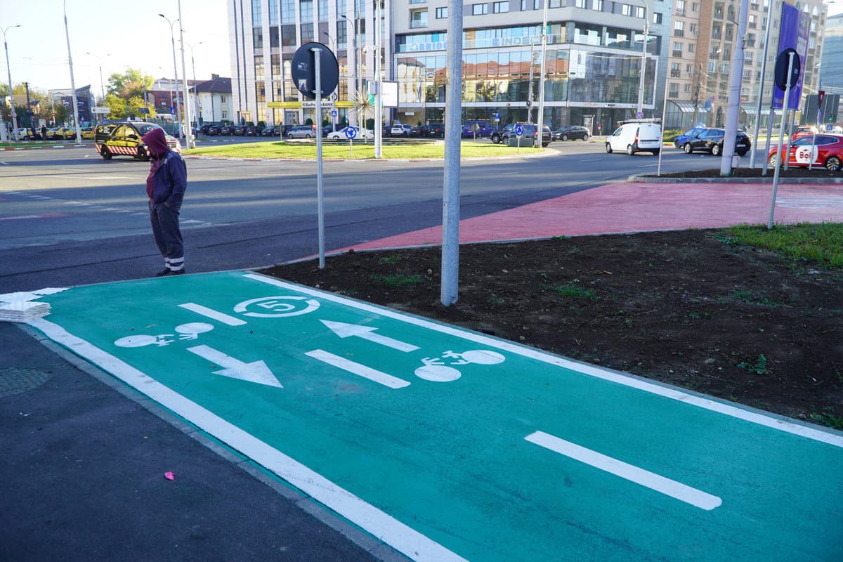 foto video limita de viteză de 5 km/h pentru bicicliști pe calea dumbrăvii irită pe toată lumea - „dacă mergi așa, adormi până în capătul celălalt”