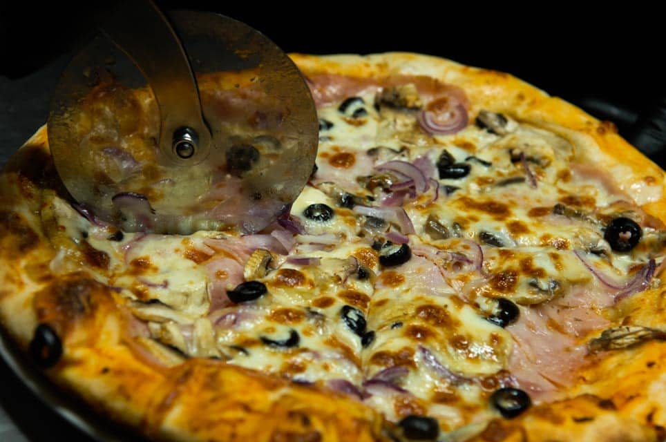 gustul italian în fiecare felie de pizza de la ruff burger - mănânci pe săturate în locația de pe strada oituz, nr. 18 din sibiu