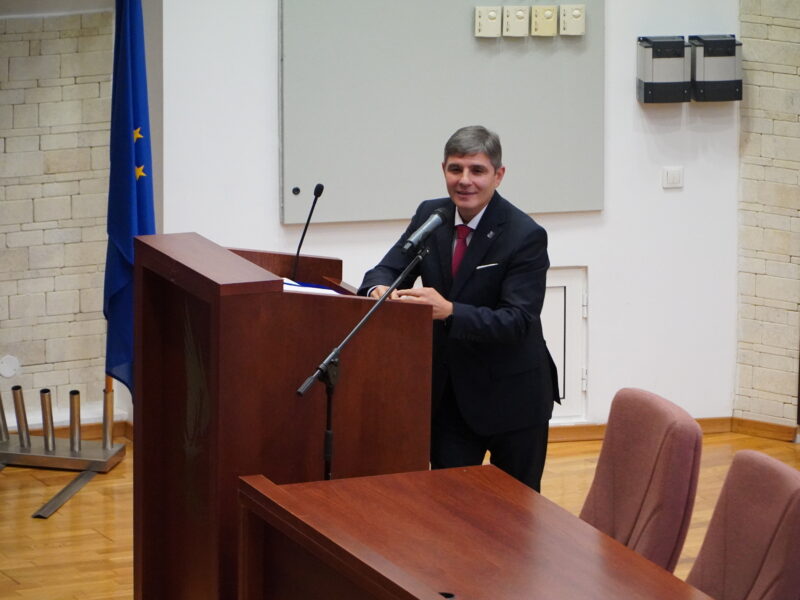 sorin radu, ales din nou rector la universitătii "lucian blaga". a obținut aproape 500 de voturi "pentru"