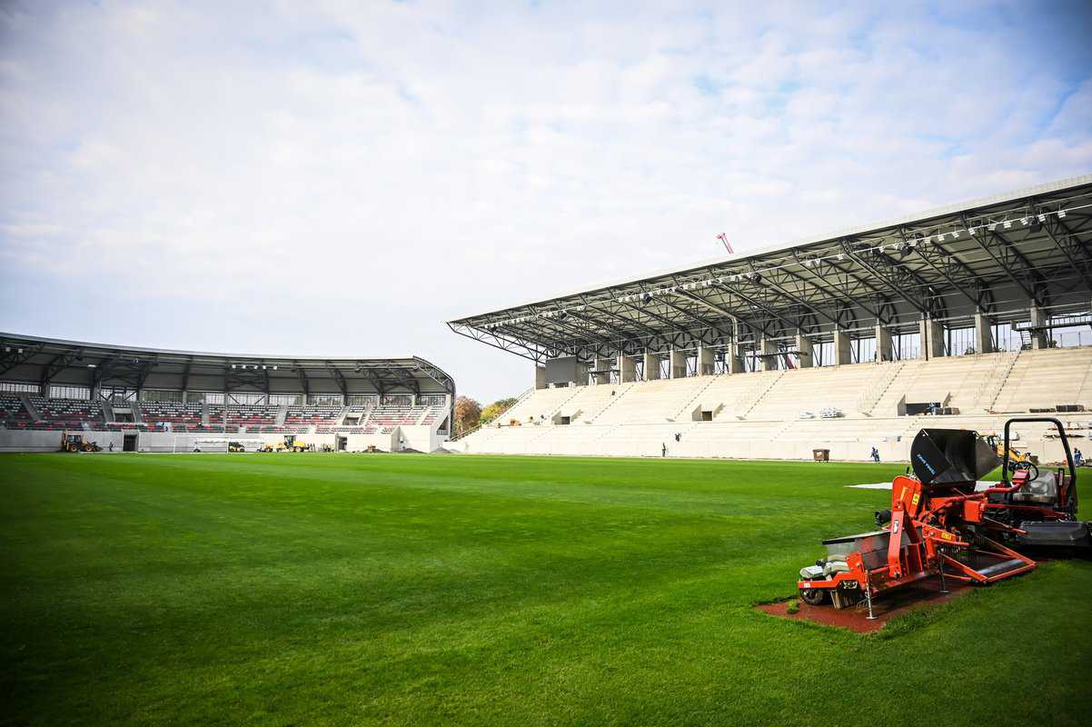 foto: imagini din interiorul stadionului municipal - lucrările se apropie de finalizare