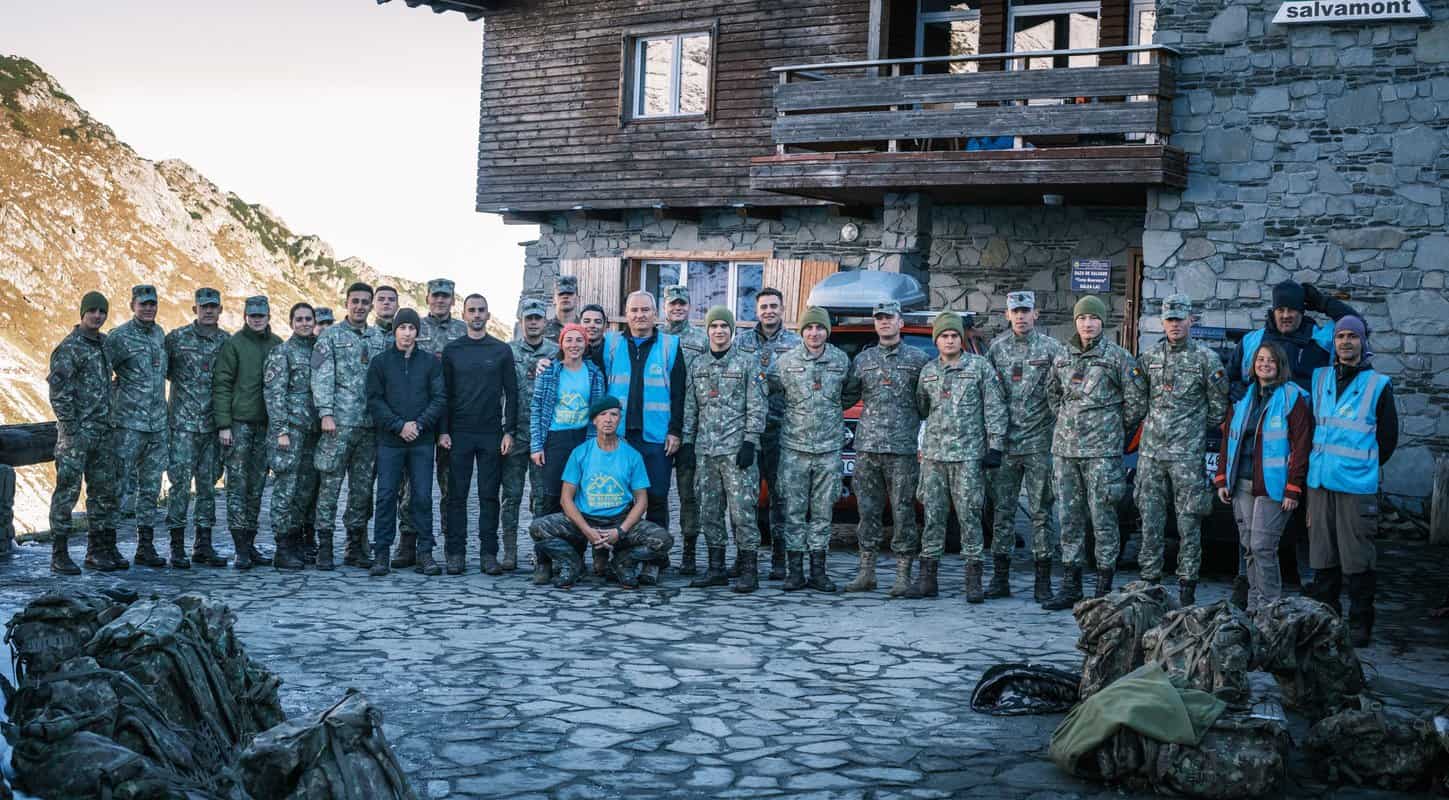 FOTO: Traseele de drumeție din Munții Făgăraș, refăcute de studenții de la AFT - „Operațiunea nu a fost una ușoară”