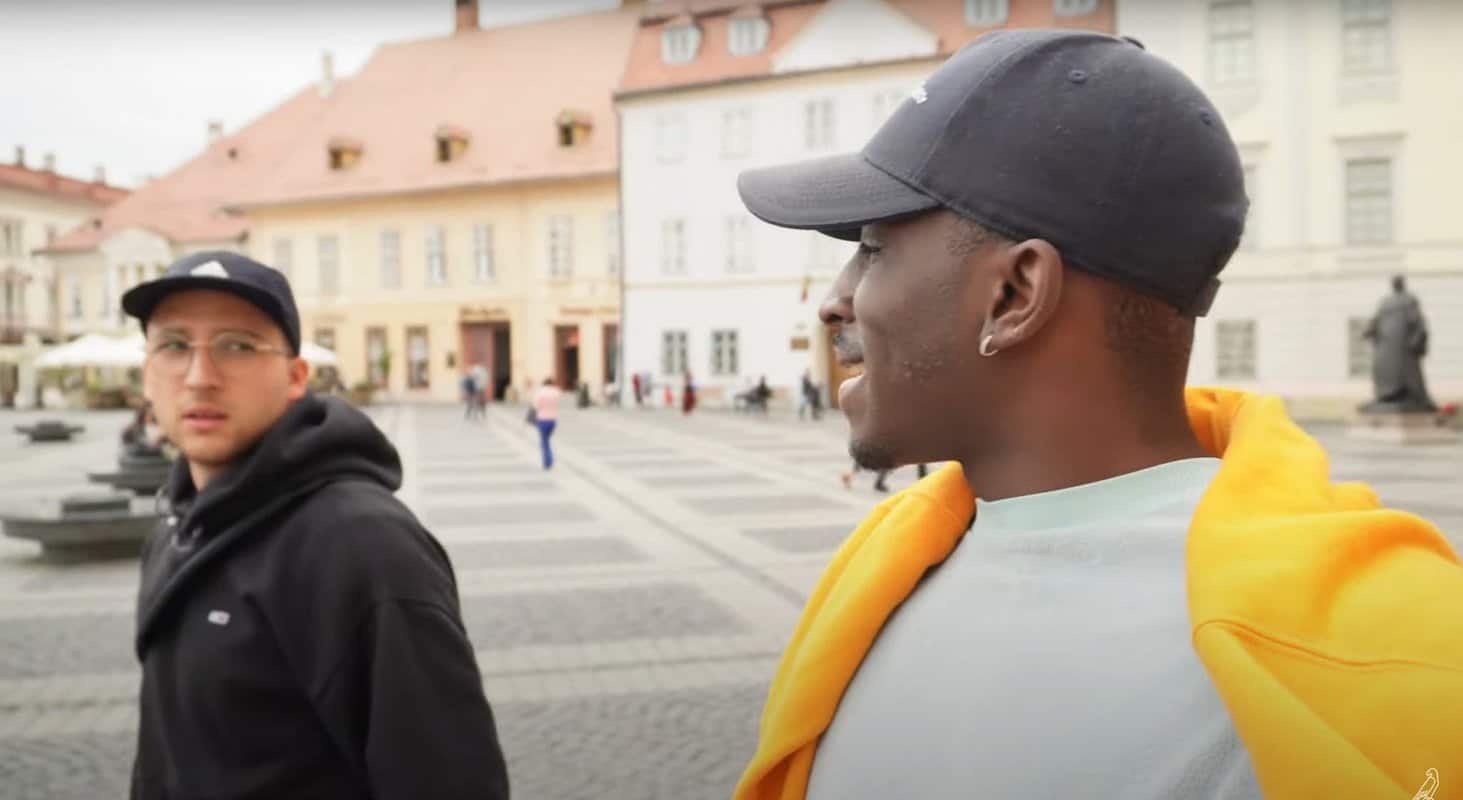 video doi studenți străini dezamăgiți de sibiu - „este un oraș gol, poți doar să mănânci aici”