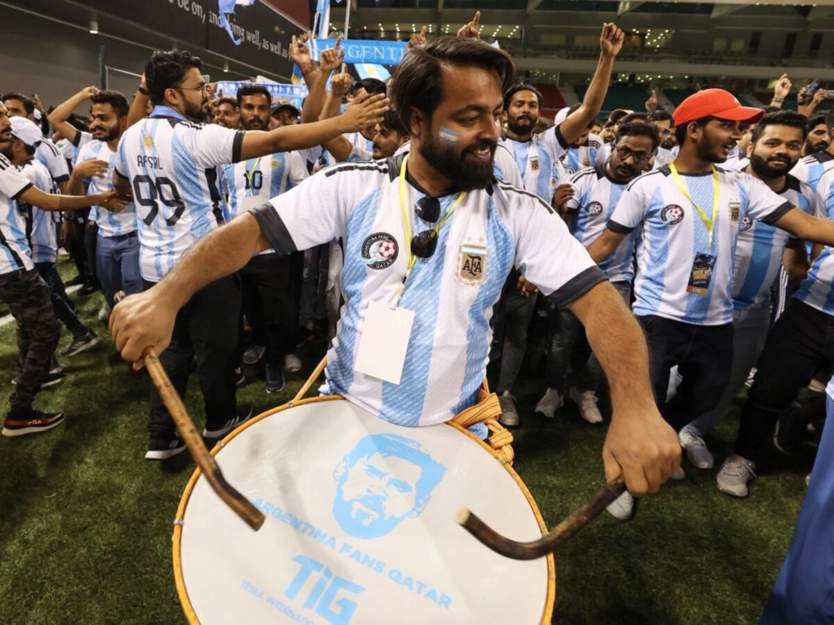 qatar a închiriat fani să facă atmosferă la cupa mondială de fotbal - cât costă și de unde sunt aduși