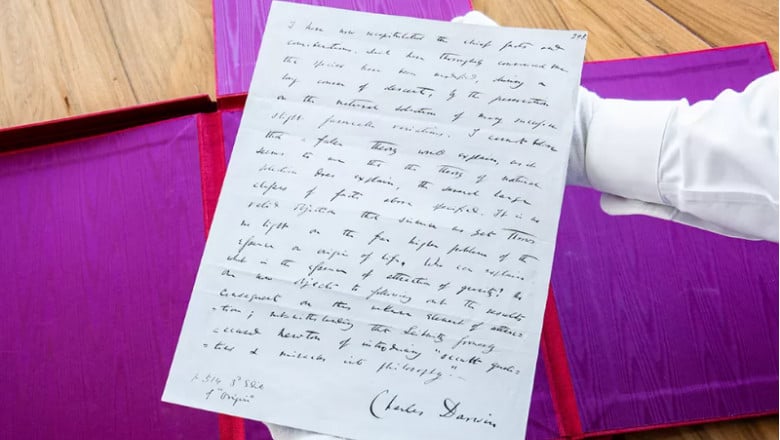 o scrisoare semnată de biologul charles darwin scoasă la licitație cu peste un milion de lire sterline