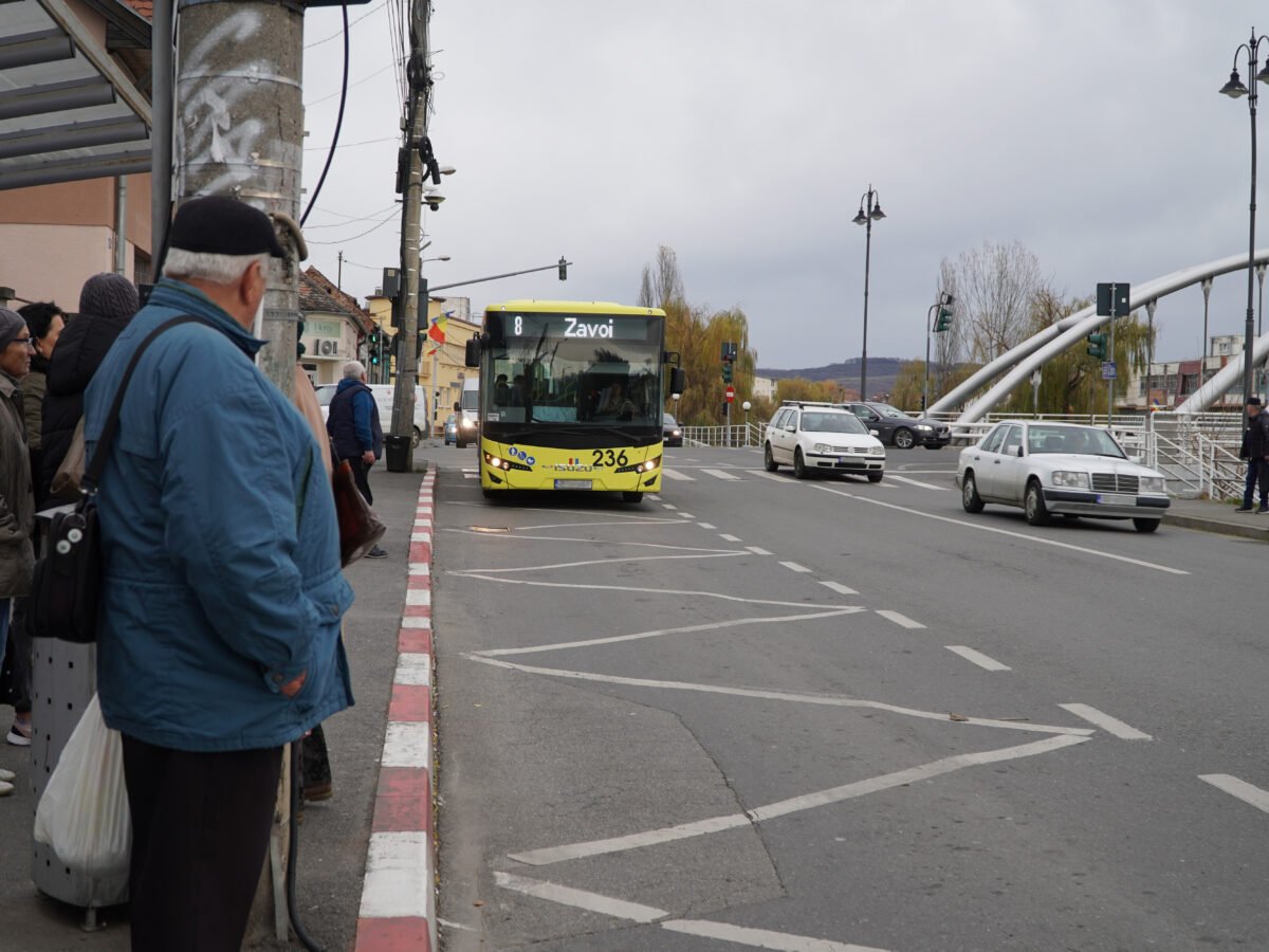 video - autobuz gratis sau confortul mașinii personale? - ce spun sibienii