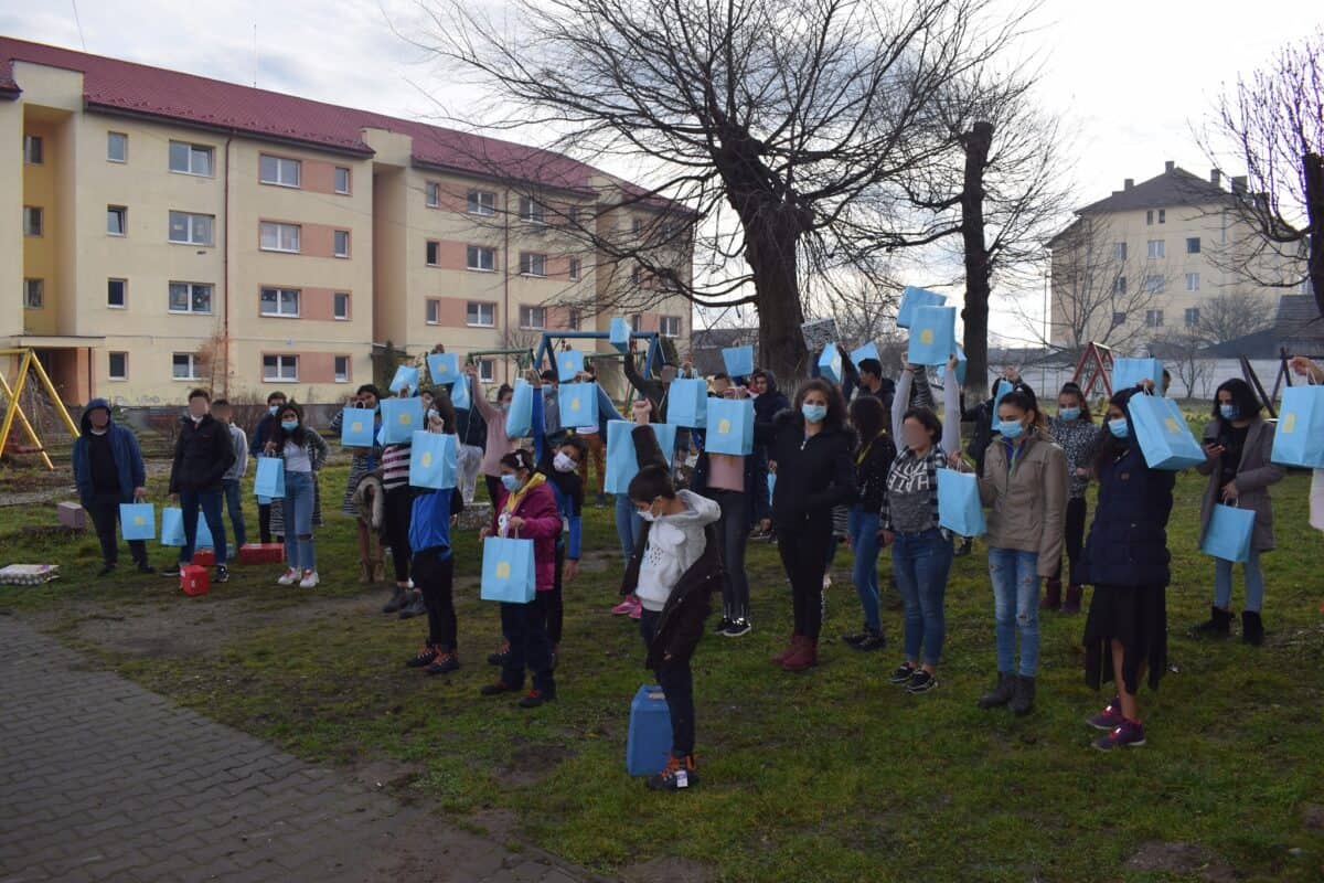 Copiii din centrul de plasament de la Turnu Roșu vor primi cadouri - Zeci de europarlamentari iau rolul lui Moș Crăciun