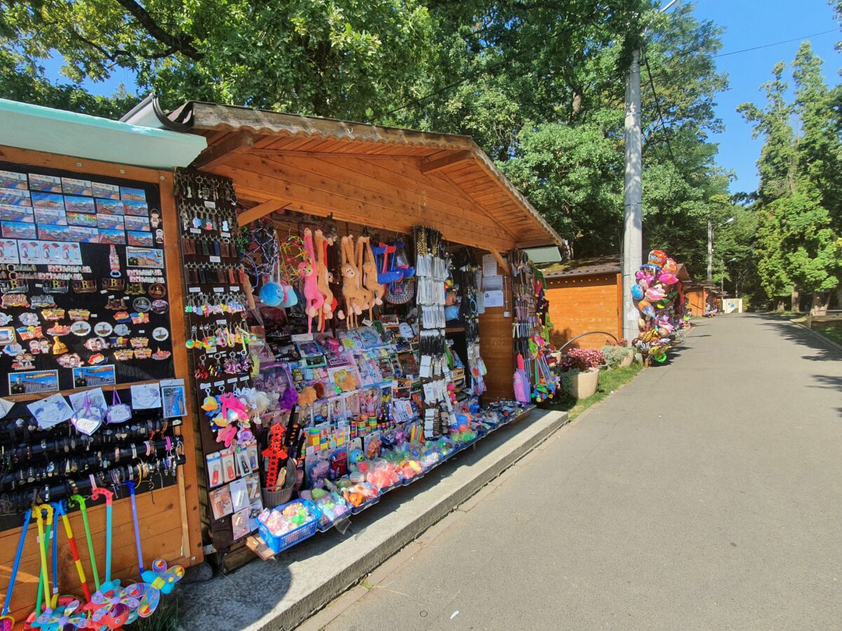 Nouă căsuțe pentru comerț de la Grădina Zoologică din Sibiu, scoase la licitație pentru închiriere