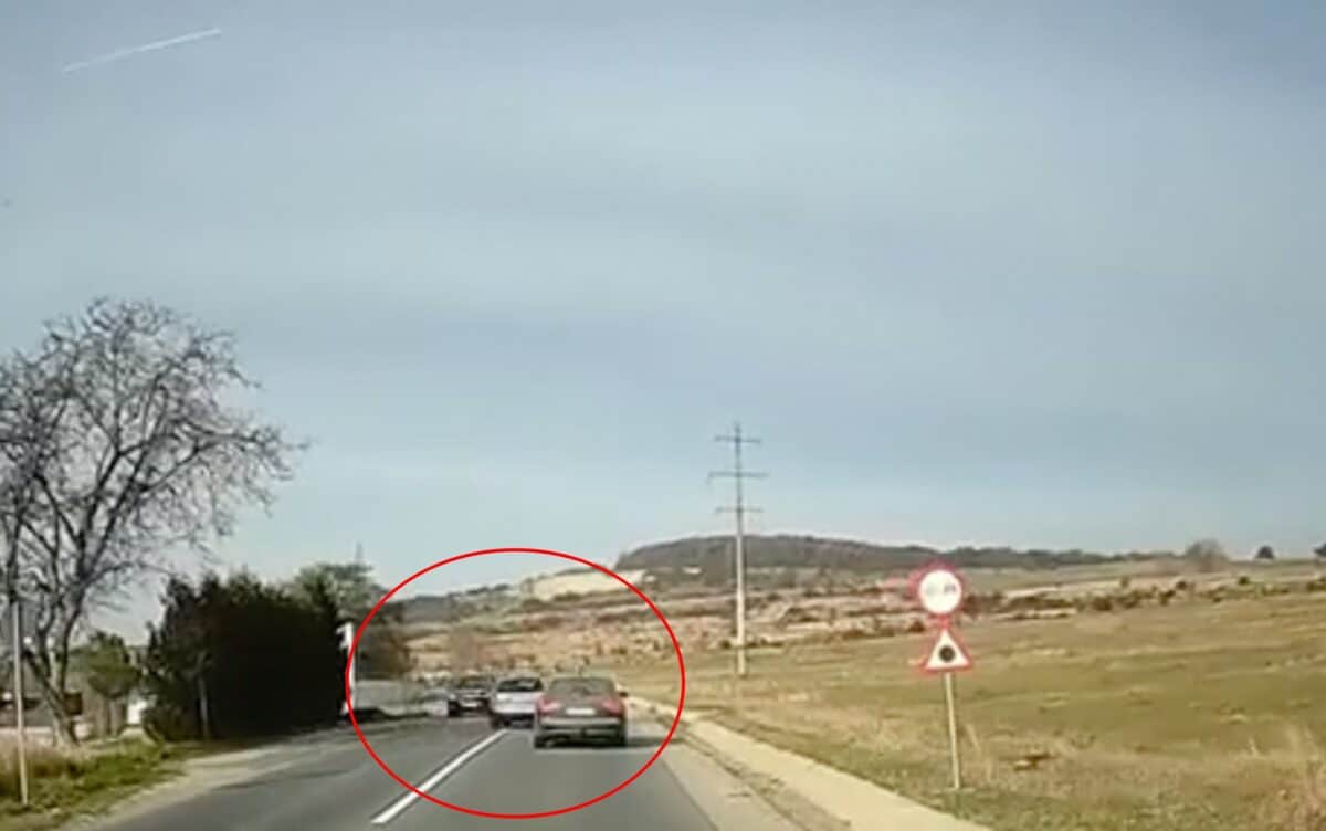 video: depășire periculoasă pe drumul spre agnita - un teribilist a fost la un pas de accident