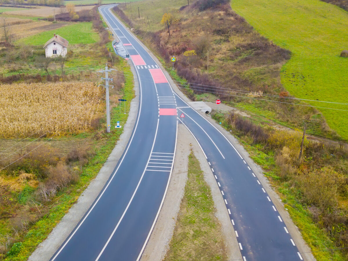 FOTO Conectivitate la standarde europene între județele Sibiu și Mureș - Drumul județean 106 Agnita -Sighișoara,modernizat ca la carte