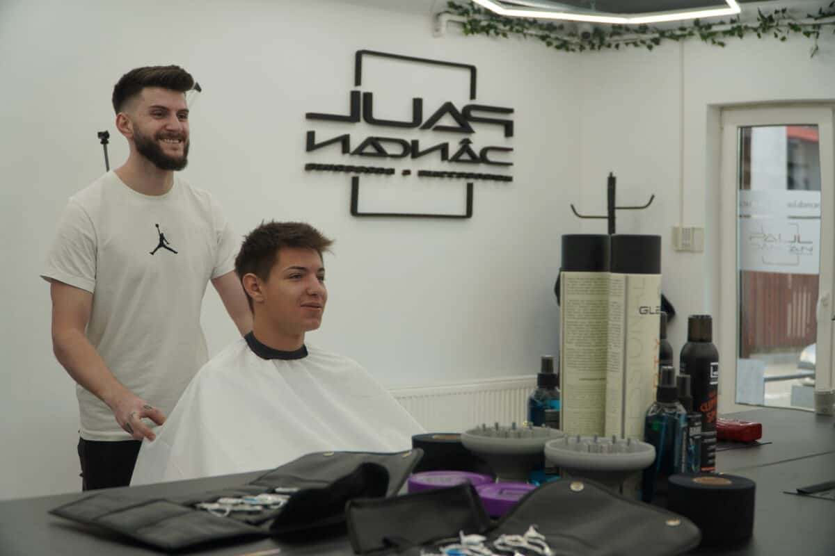 video paul dâncan hairdressing&barbering, cea mai nouă frizerie din sibiu - salonul cu cei mai "răsfățați" clienți