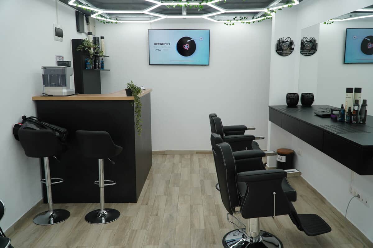 video paul dâncan hairdressing&barbering, cea mai nouă frizerie din sibiu - salonul cu cei mai "răsfățați" clienți