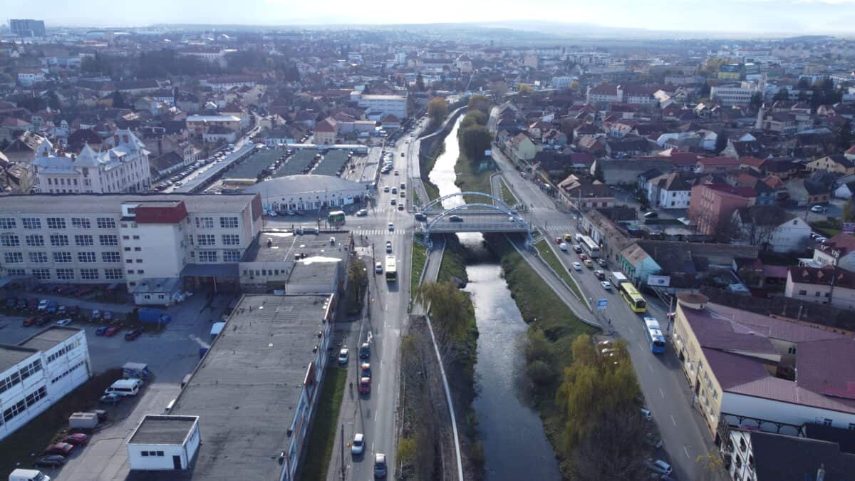 VIDEO Imagini noi de la pista de biciclete de pe malul Cibinului. Urmează să se toarne primii kilometri de asfalt