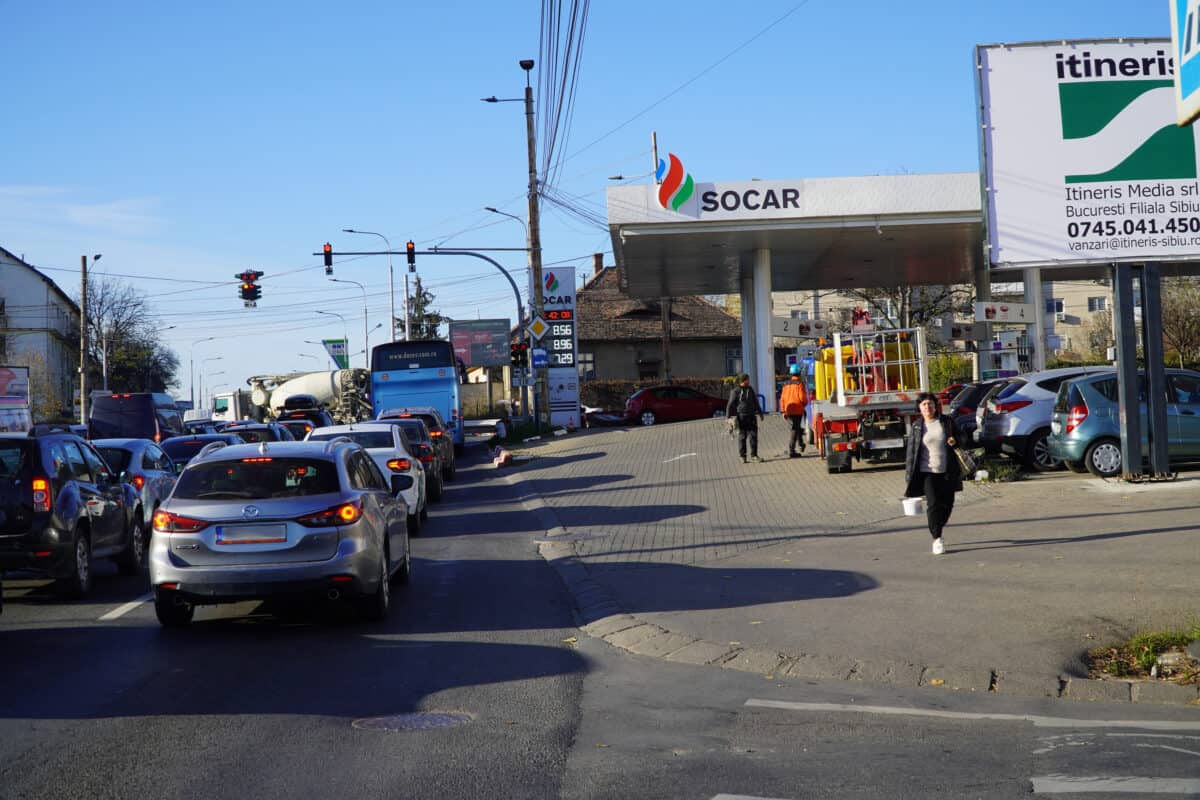 video scurtătura prin benzinărie - ce zice poliția despre cum fentează șoferii semaforul de la intrarea în sibiu