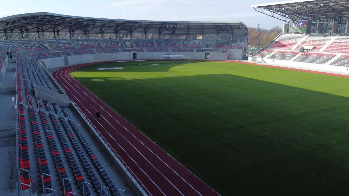 EXCLUSIV VIDEO FOTO: Turul arenei de cinci stele a Sibiului - Cum arată tribunele, gazonul și interiorul Stadionului Municipal