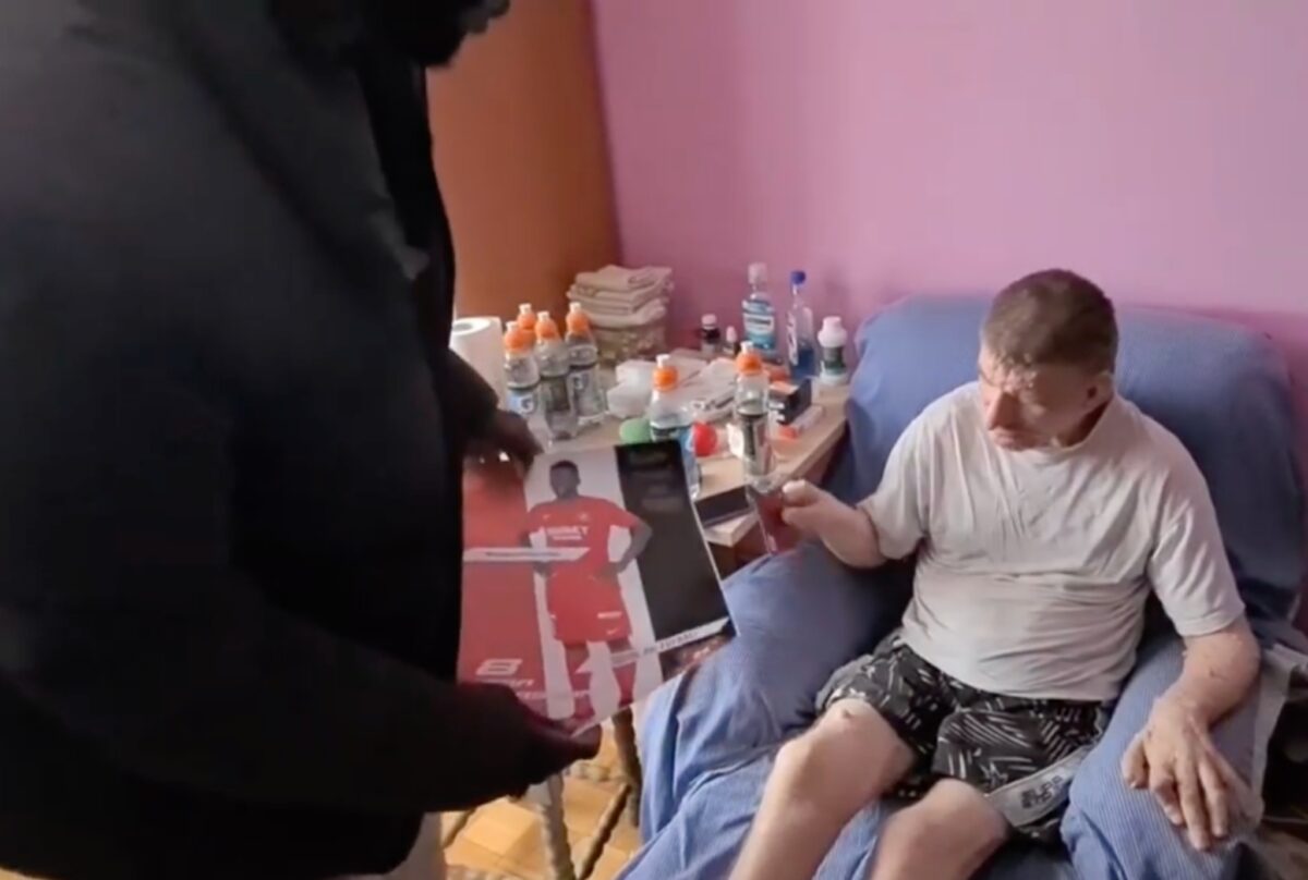 video: cadou impresionant pentru un suporter cu dizabilități al fc hermannstadt. l-a cunoscut pe baba alhassan