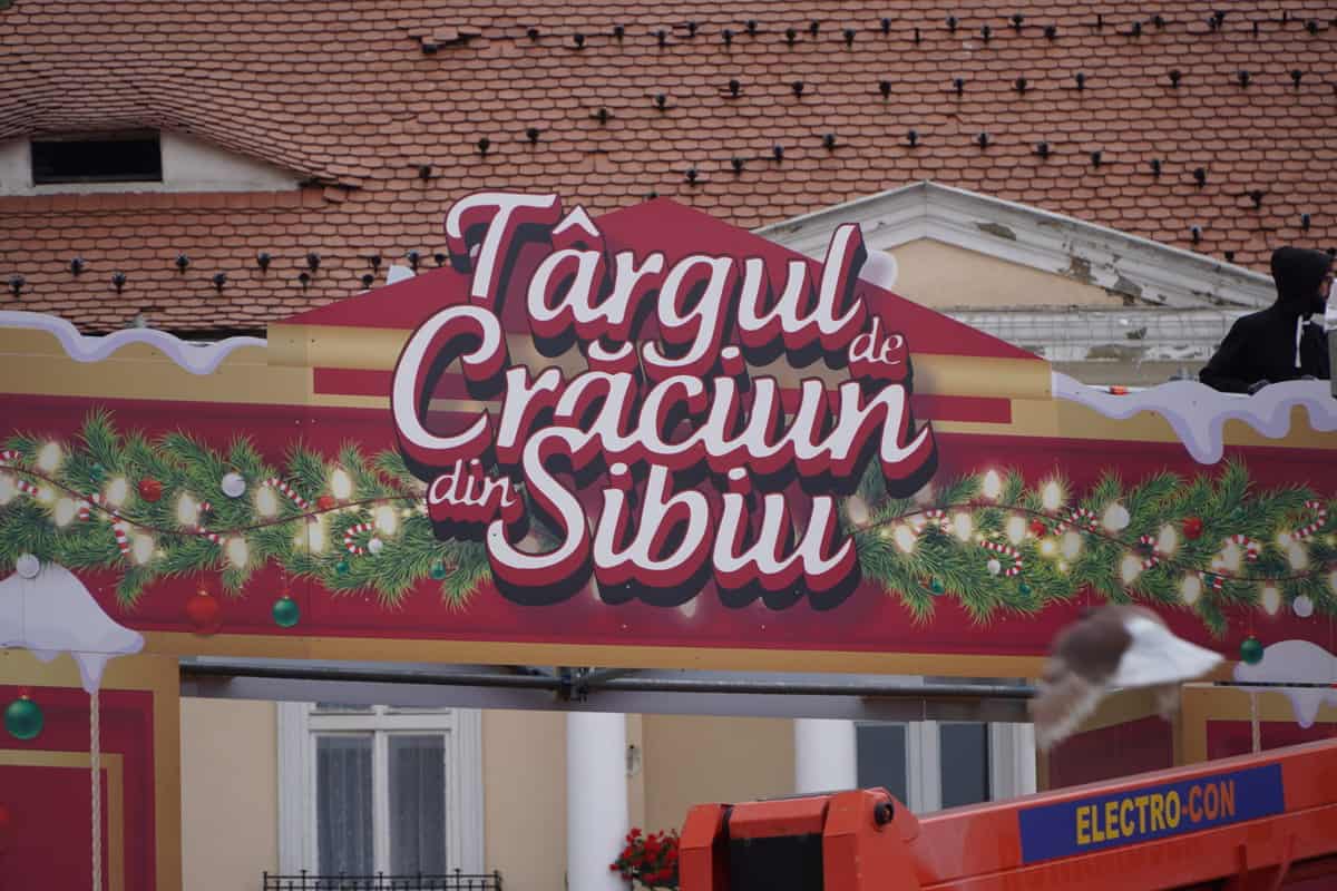 foto video târgul de crăciun de la sibiu - frumos, dar scump - turiștii îl compară cu cel din austria, dar se plâng de prețuri