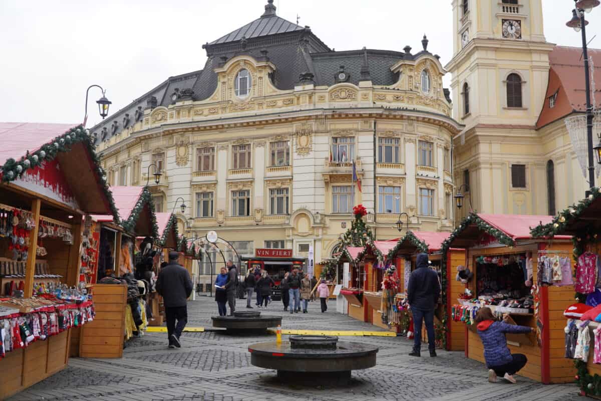 foto video târgul de crăciun de la sibiu - frumos, dar scump - turiștii îl compară cu cel din austria, dar se plâng de prețuri