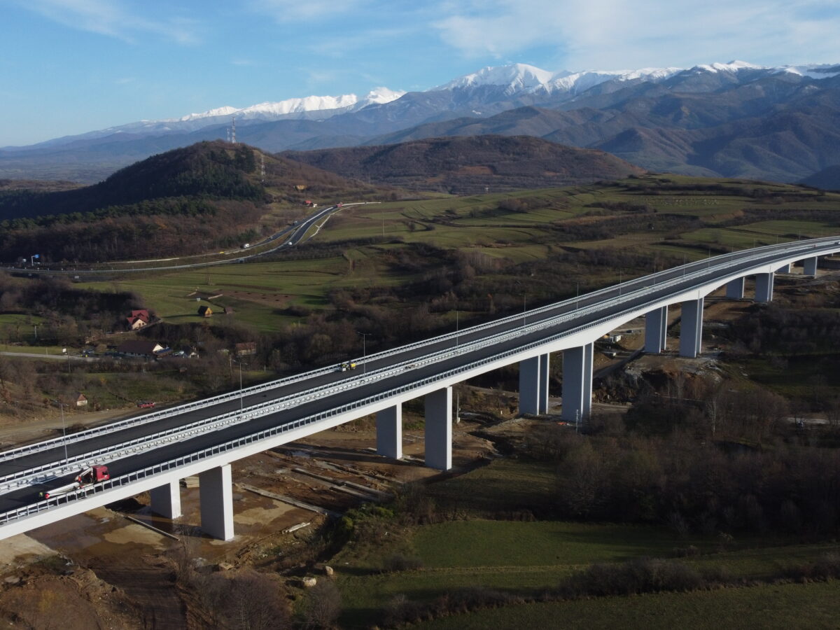 FOTO VIDEO Imagini exclusive cu viaductul de la Tălmăcel pe autostrada Sibiu - Boița. Lucrările sunt aproape finalizate