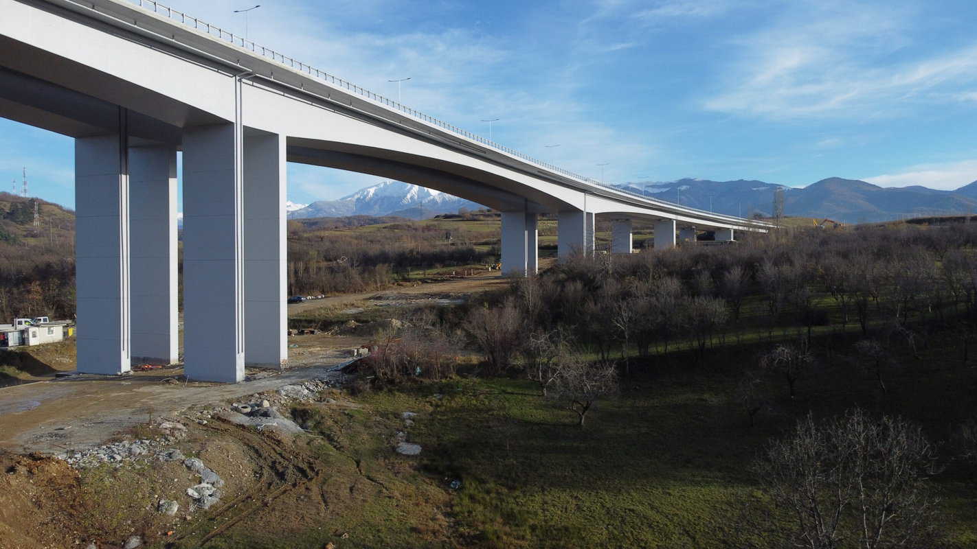 foto video imagini exclusive cu viaductul de la tălmăcel pe autostrada sibiu - boița. lucrările sunt aproape finalizate
