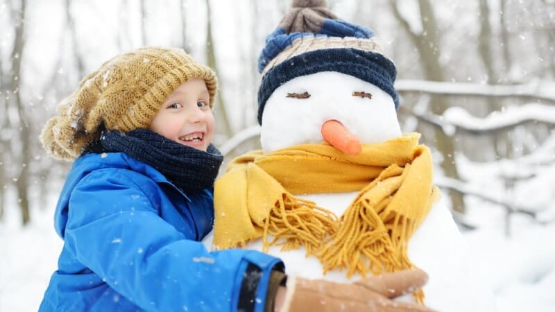 vine vacanța de iarnă - cât vor sta elevii acasă de sărbători
