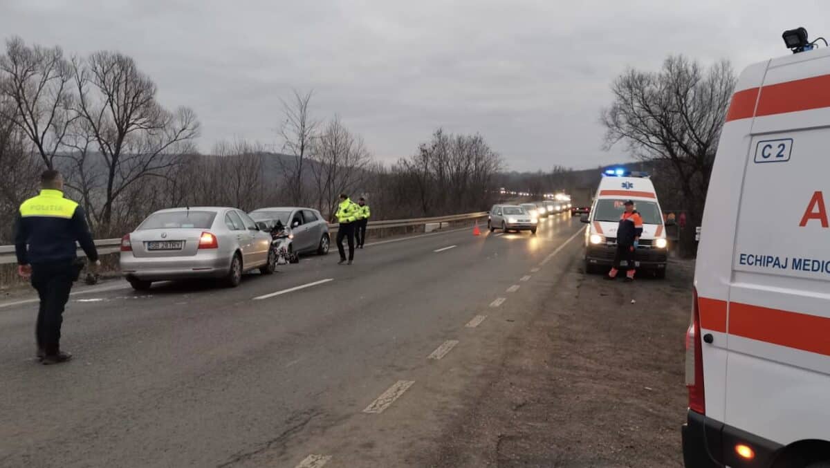 FOTO: Accident cu șapte victime în Șura Mare din cauza unei depășiri - Printre răniți și trei copii