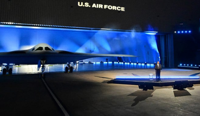 foto a fost prezentat noul bombardier „invizibil” b-21 raider al sua - un singur aparat va costa 750 de milioane de dolari