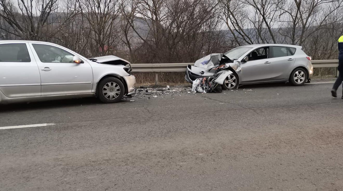 FOTO: Accident cu șapte victime în Șura Mare din cauza unei depășiri - Printre răniți și trei copii